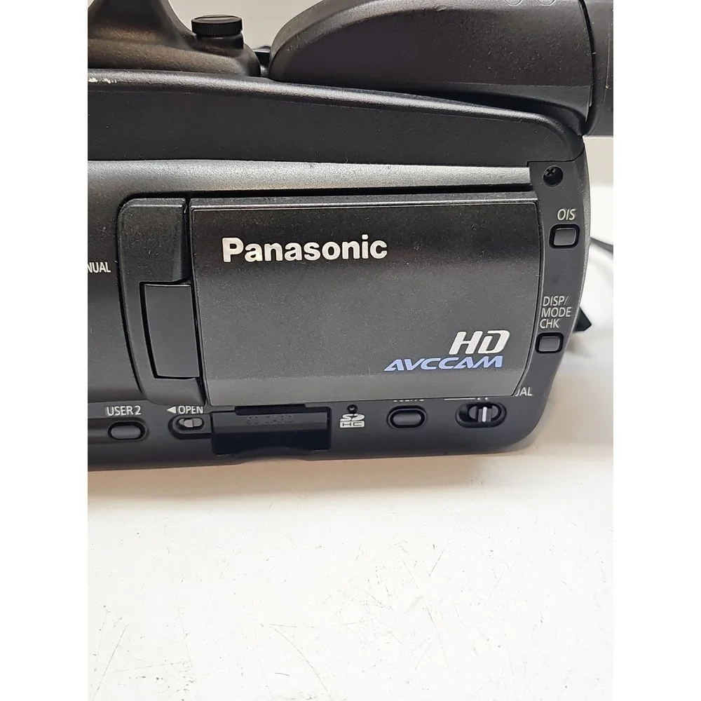 Panasonic AG-HMC40P AVCCAM Professional HD Camcorder (FOR PARTS OR REPAIR)